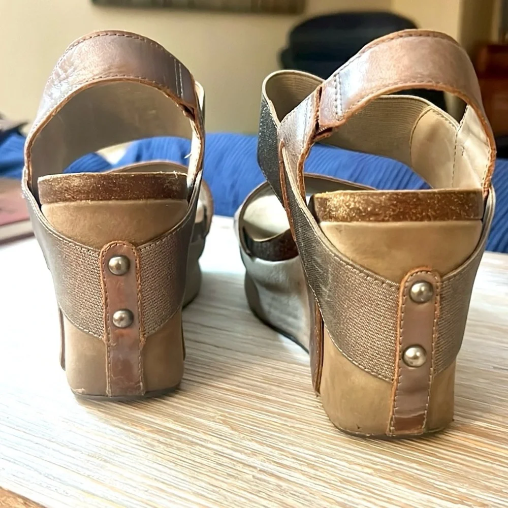 OTBT,Bushnell Wedge Sandals Womens  Metallic Bronze Beige Leather,GUC,Size 6.5